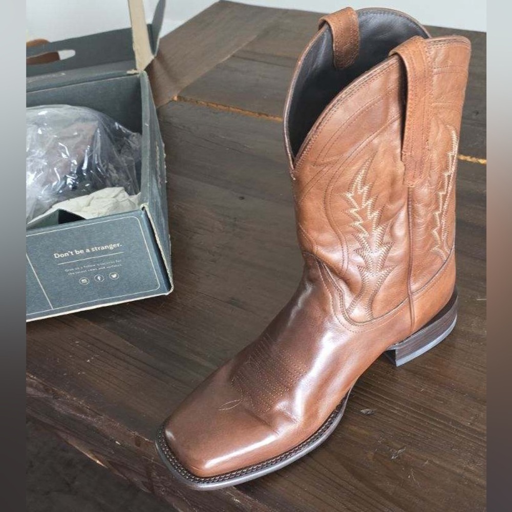 Beautiful Tecovas “The Doc” calfskin sequoia boots